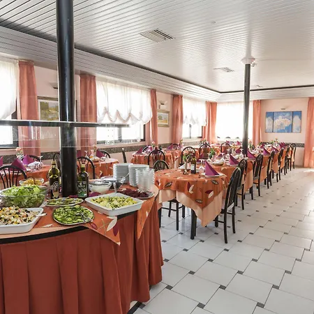 فندق Eden Viserbella di Rimini